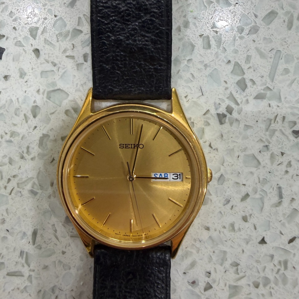 Vintage Seiko Gold and Black Women's Watch - Picture 2 of 3